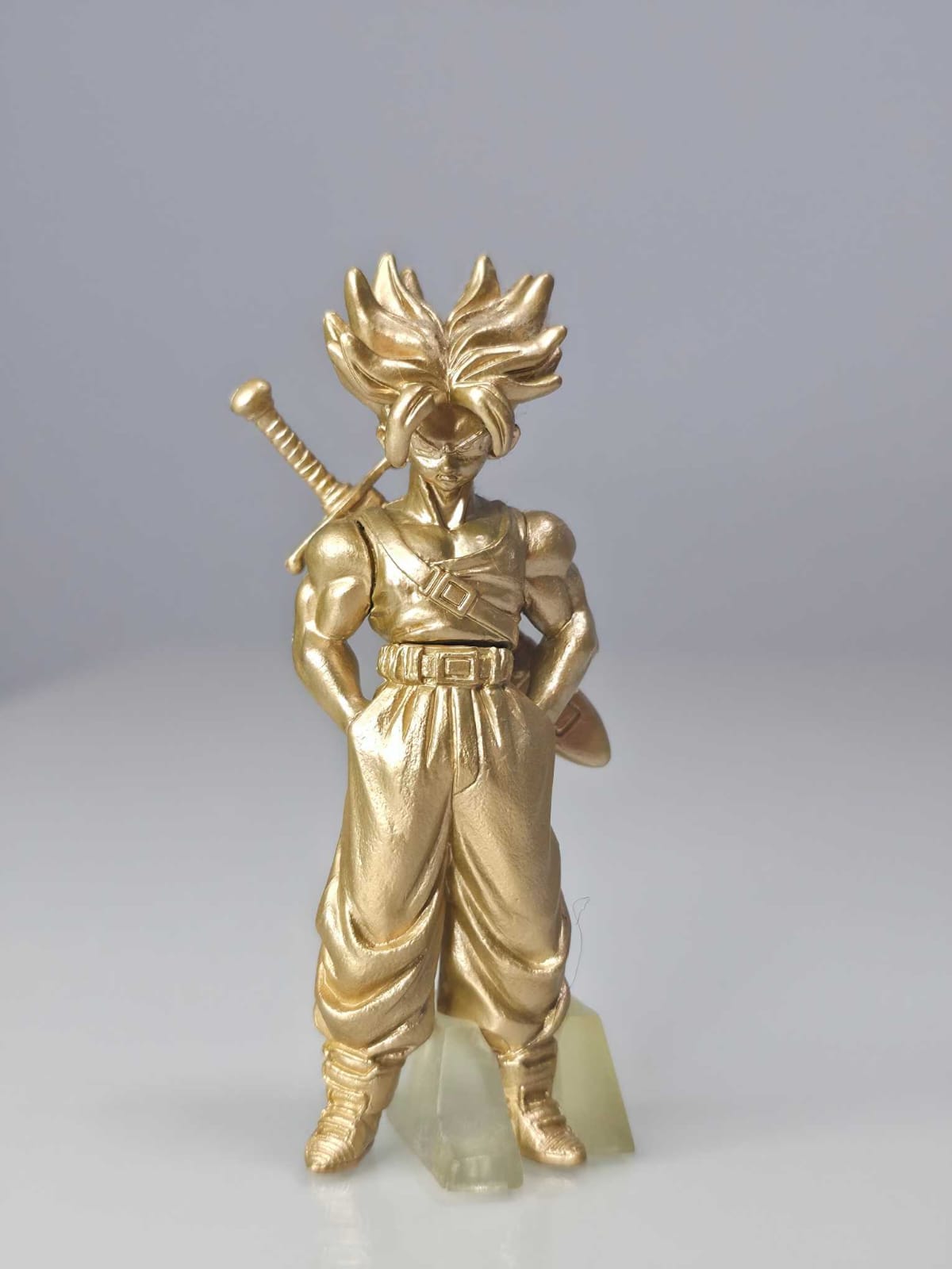 Trunks Saiyajin Guerrero Z - color oro