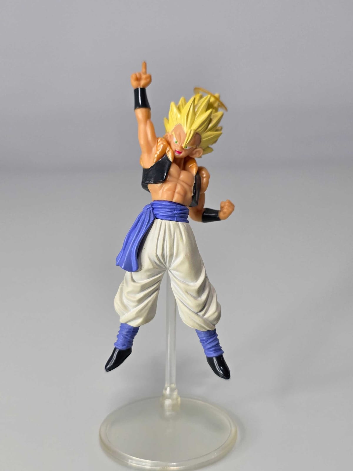 Gogeta Super Saiyajin (Brazo Estirado)