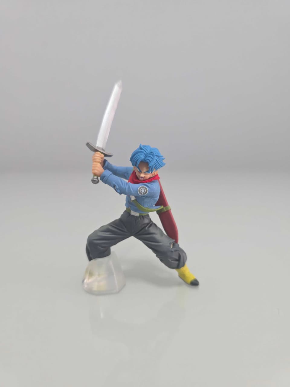 Trunks del Futuro con Espada