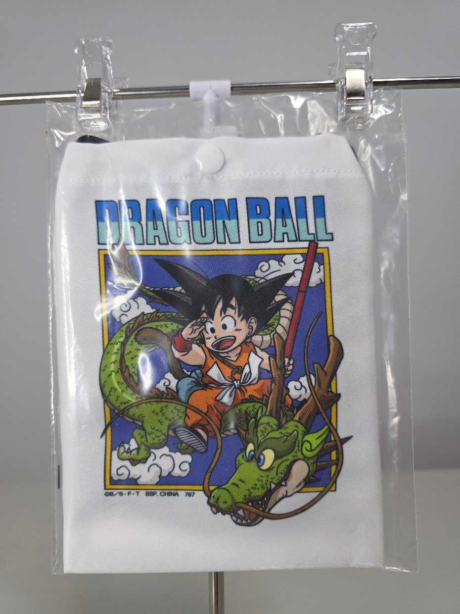 Goku Niño sobre Shenlong