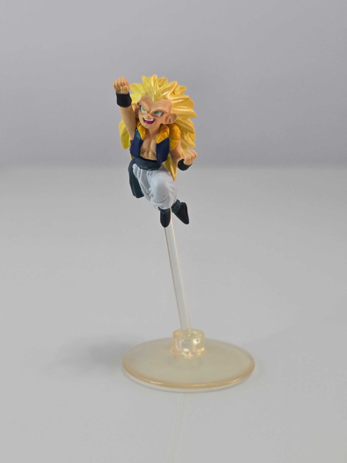 Gotenks Saiyajin 3 volando