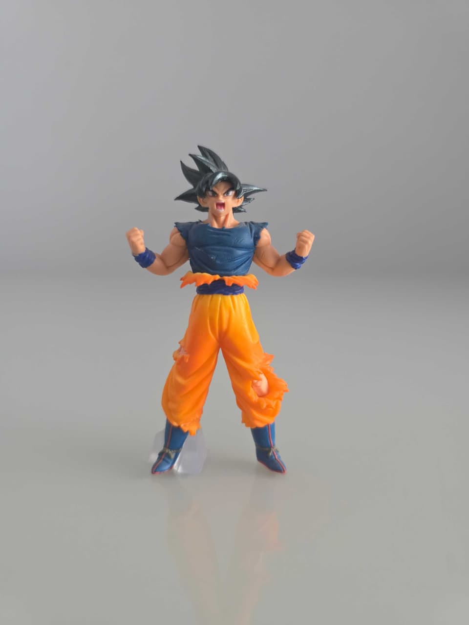 Goku Ultra Instinto (cabello negro)