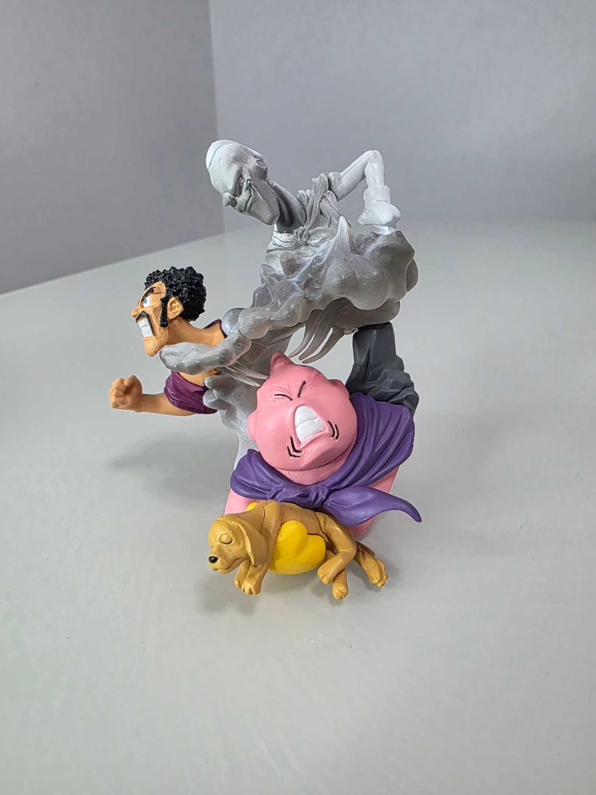 Buu gordo expulsando lado maligno