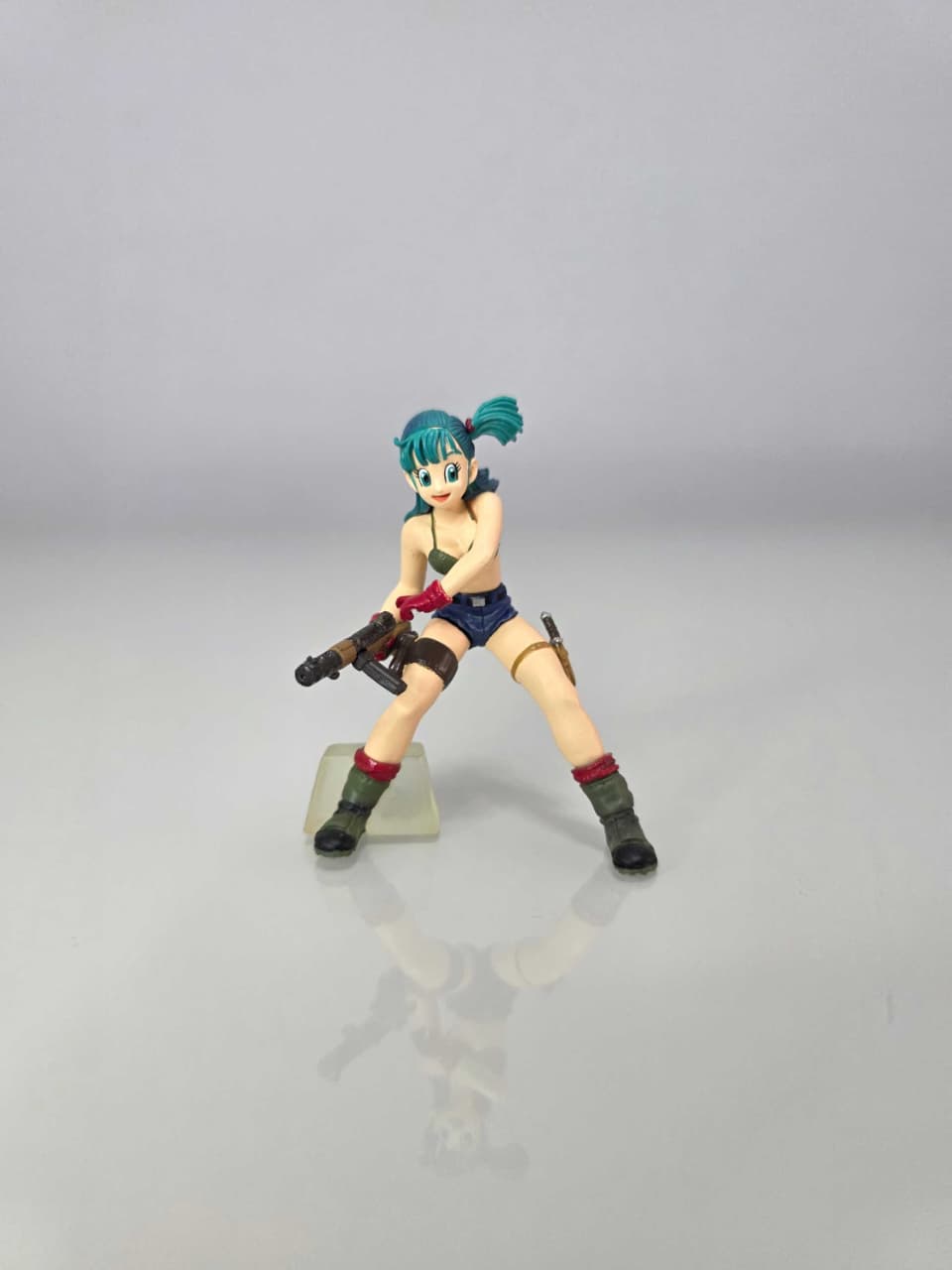 Bulma Joven (Arma en Mano)