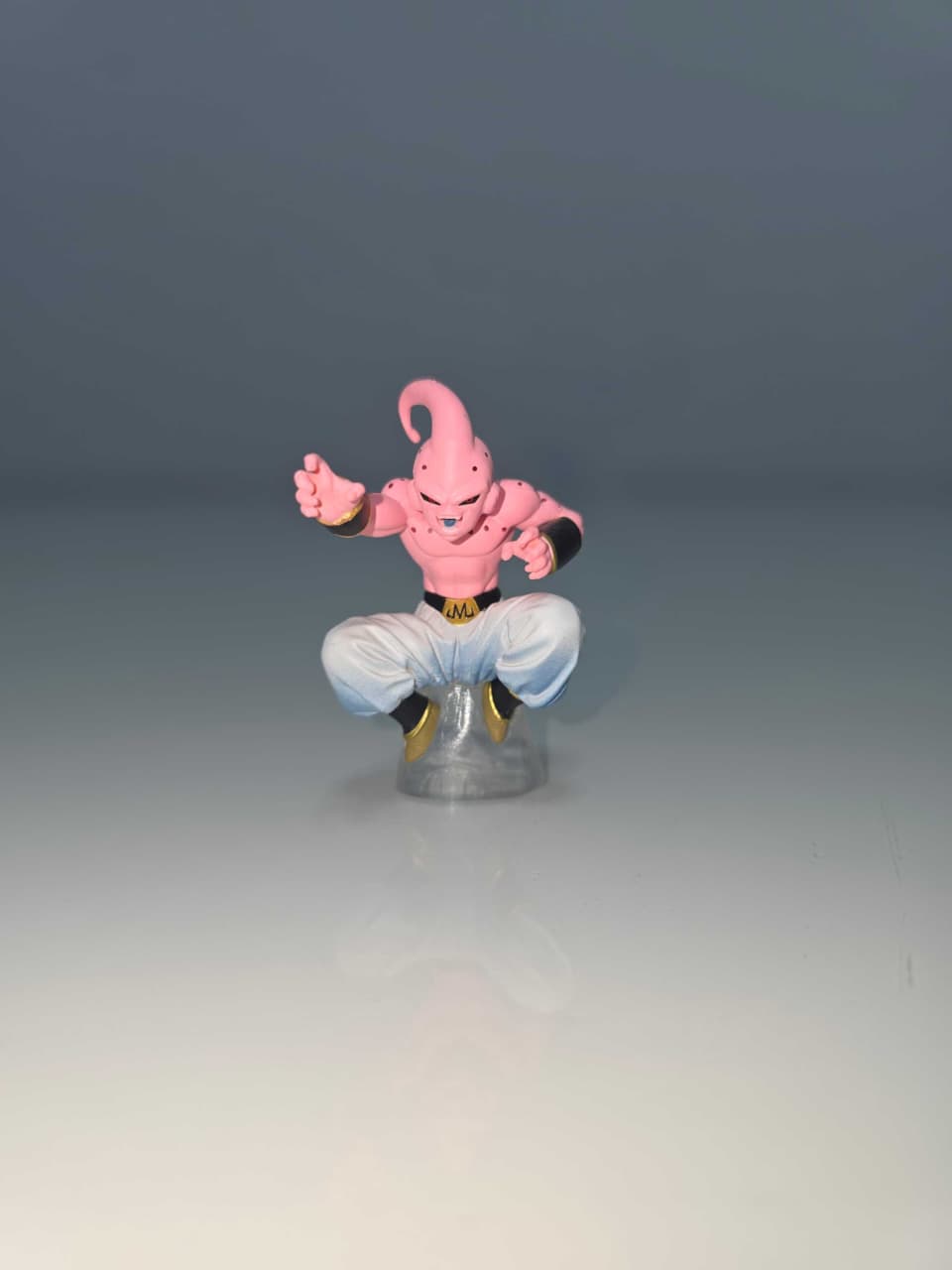 Kid Buu (Brazo estirado)
