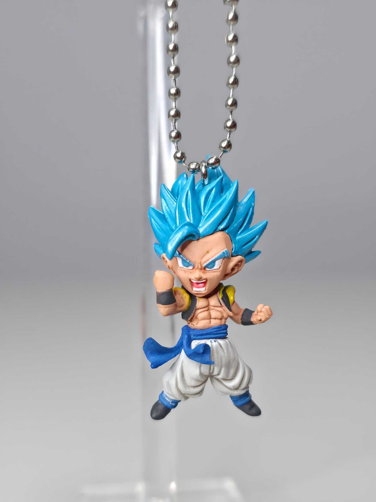 Gogeta Blue puño