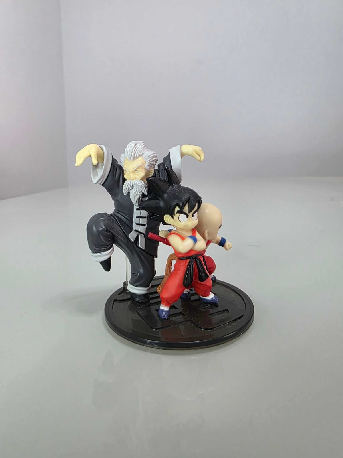 Goku, Krilin y Jackie Chun