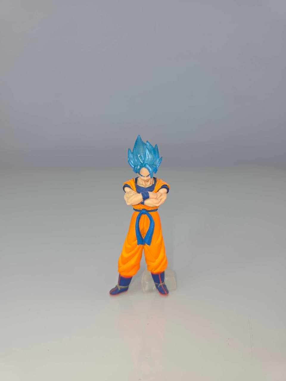 Goku Blue (Brazos Cruzados)