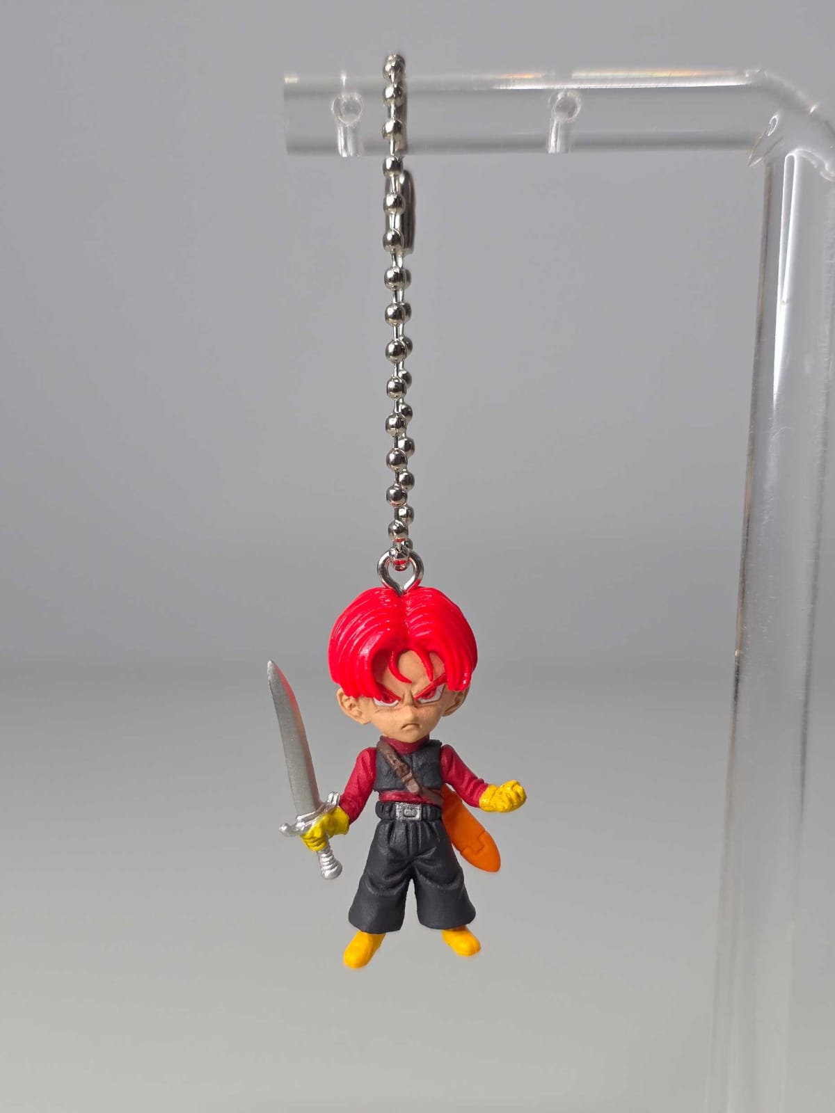 Trunks Xeno con cabello rojo