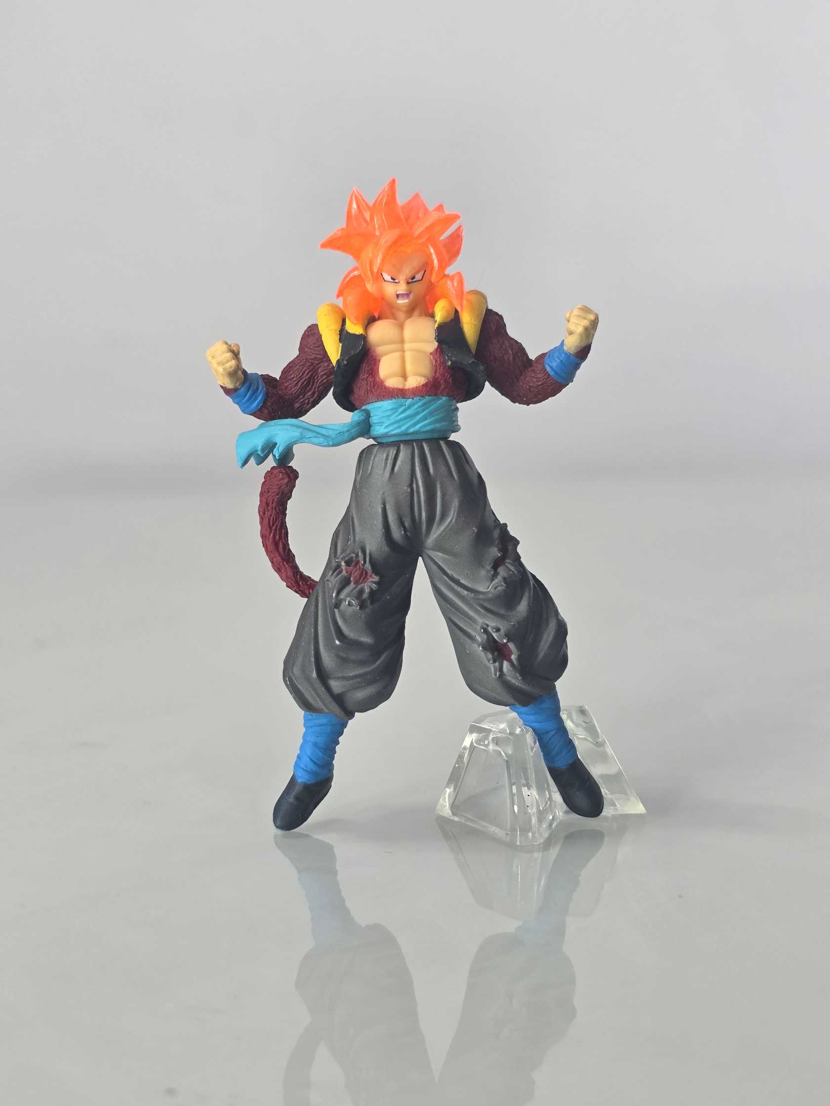 Gogeta SSJ4 (Cabello Naranja Translúcido)