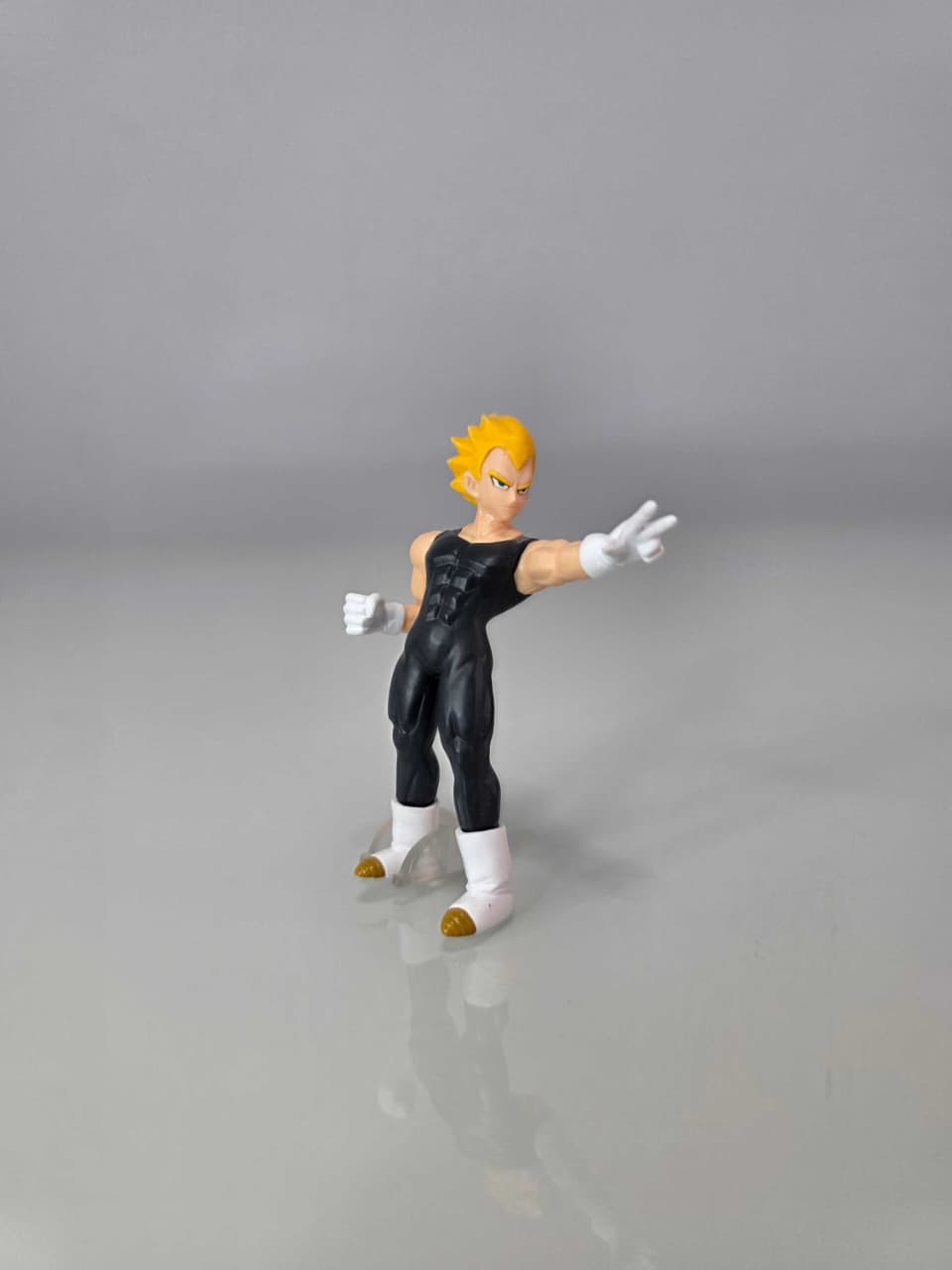 Vegeta Super Saiyan (Traje Oscuro) Vintage