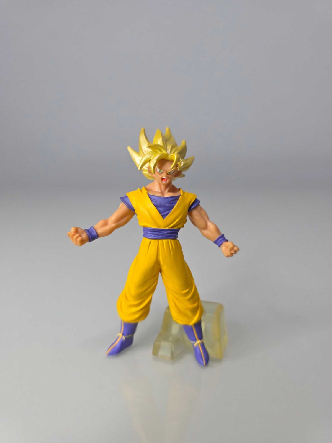 Goku Super Saiyajin (Cargando Ki)