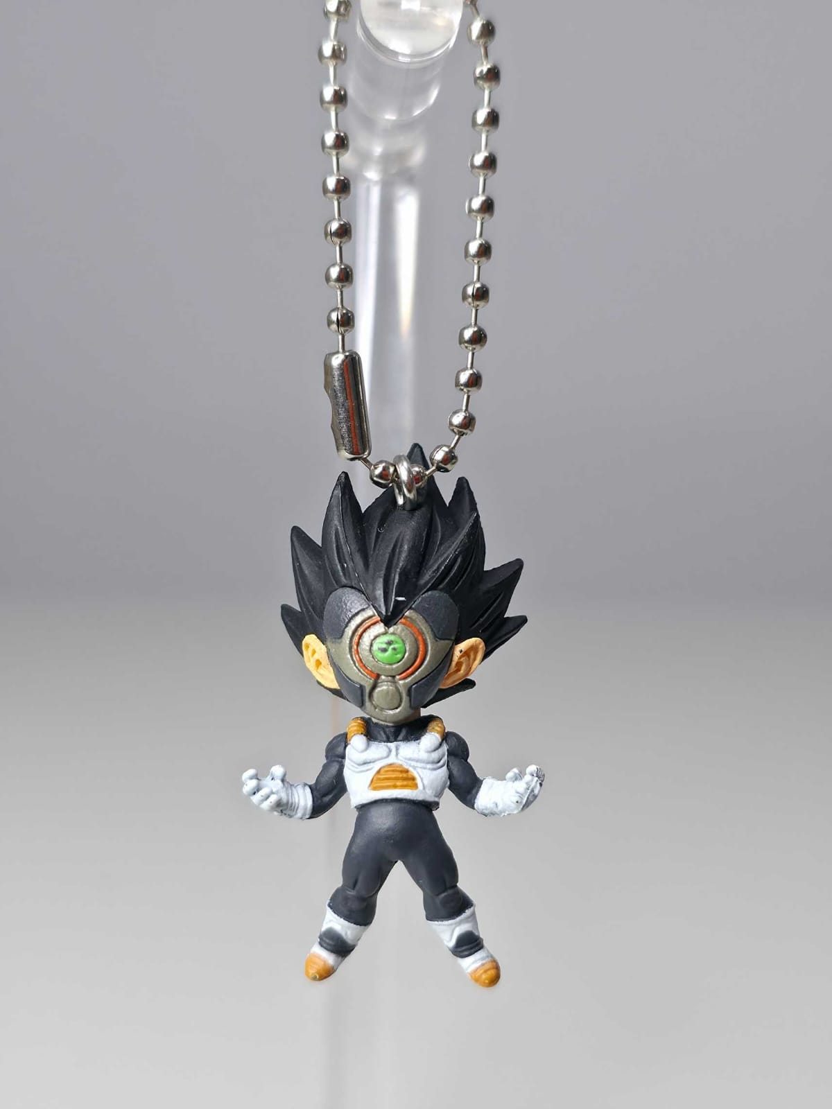 Masked Vegeta con traje negro