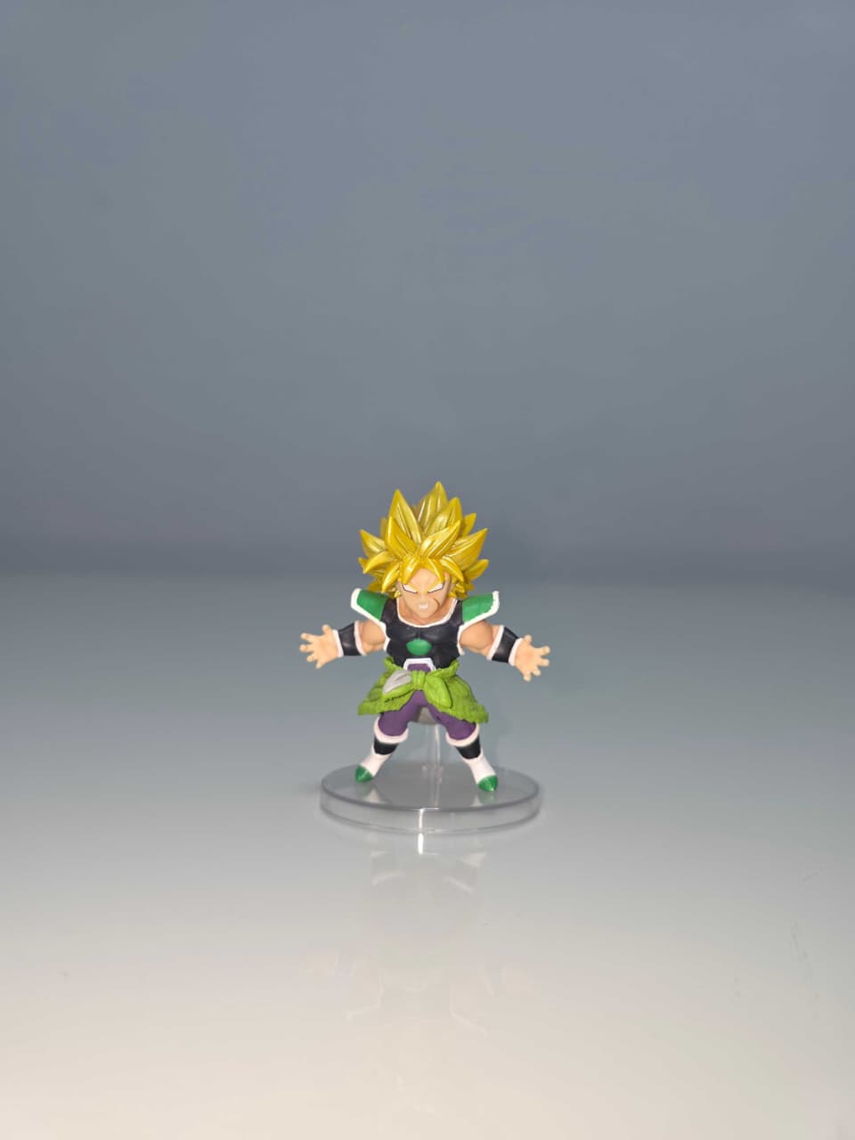 Broly Super Saiyajin (Brazos Estirados)