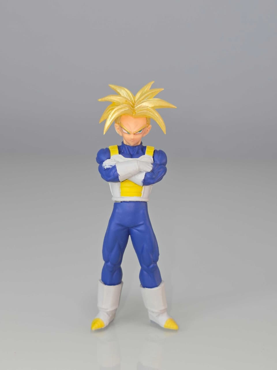 Trunks Super Saiyajin (Brazos Cruzados)