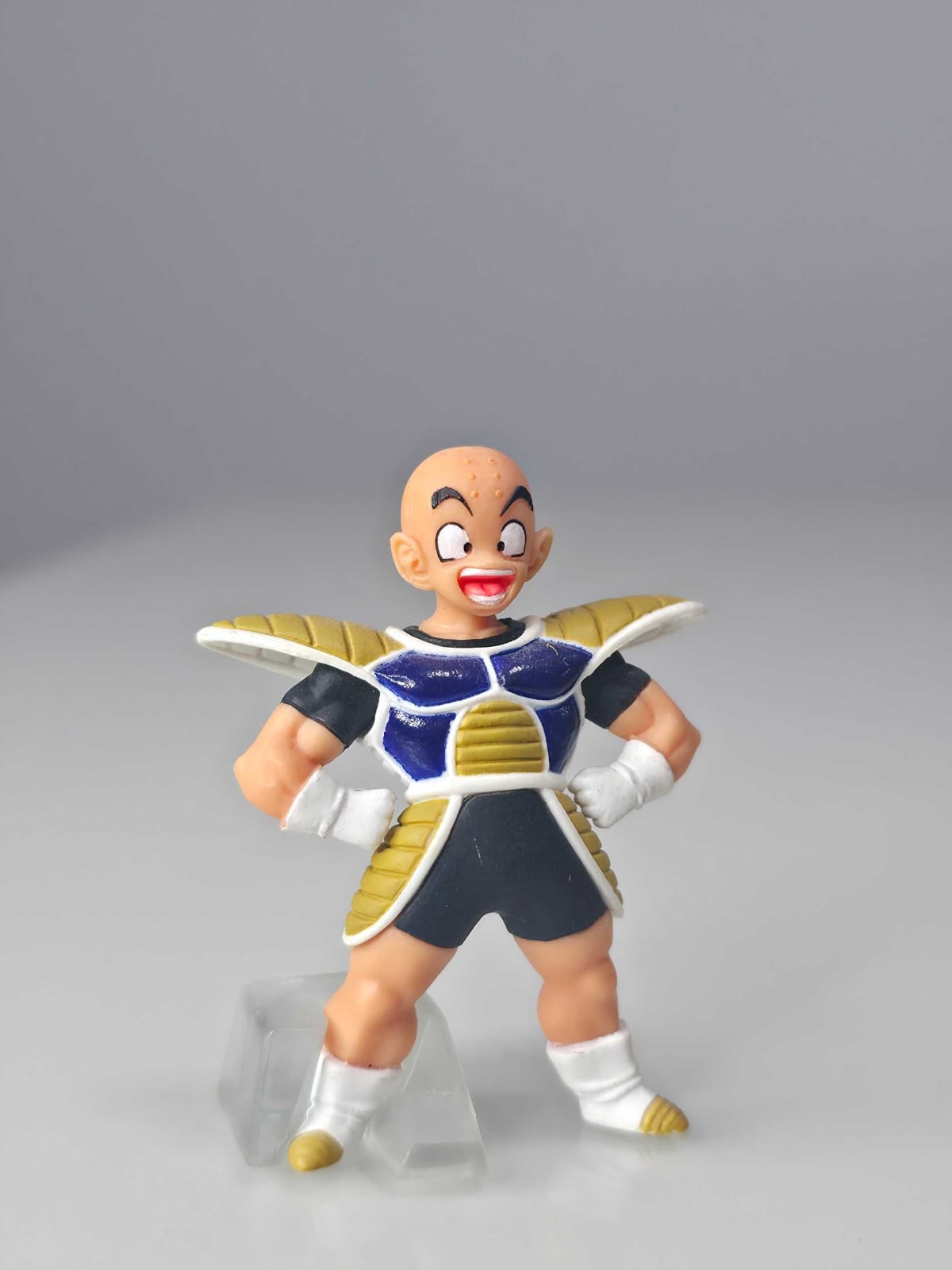 Krillin con traje Saiyajin