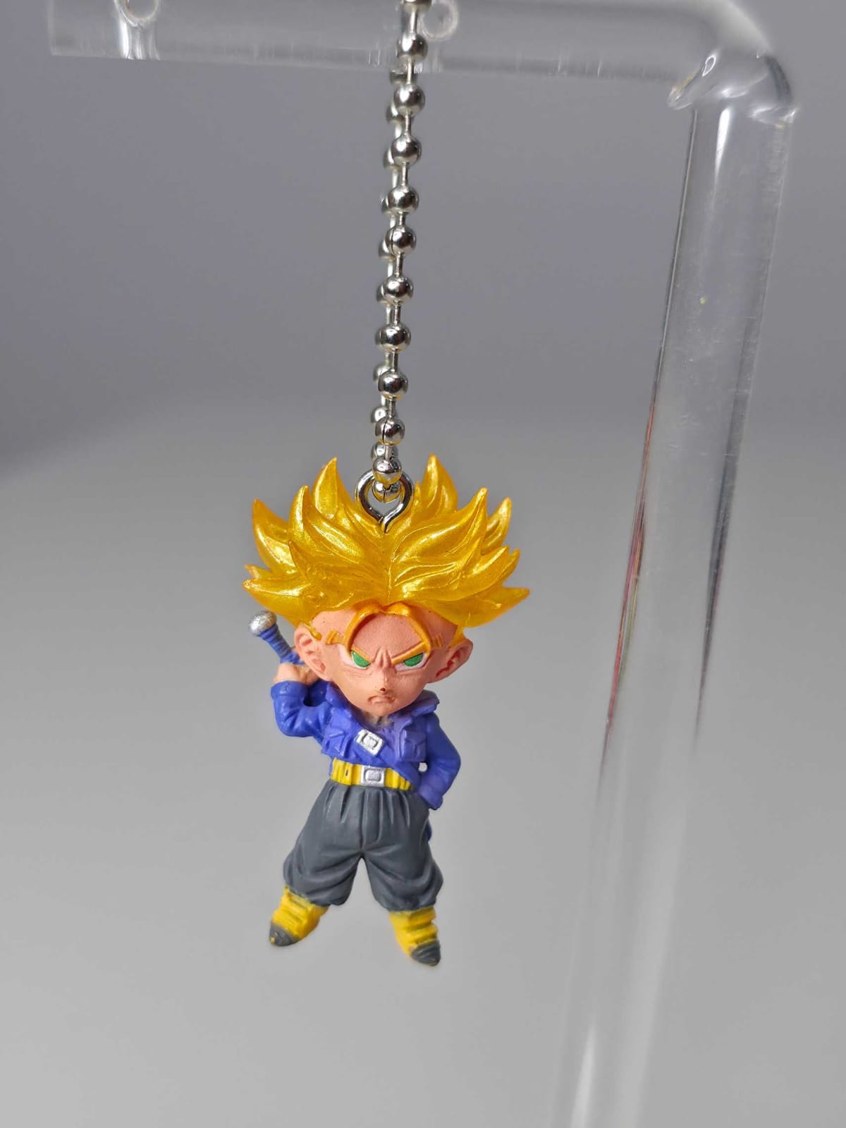 Trunks Ssj sacando espada