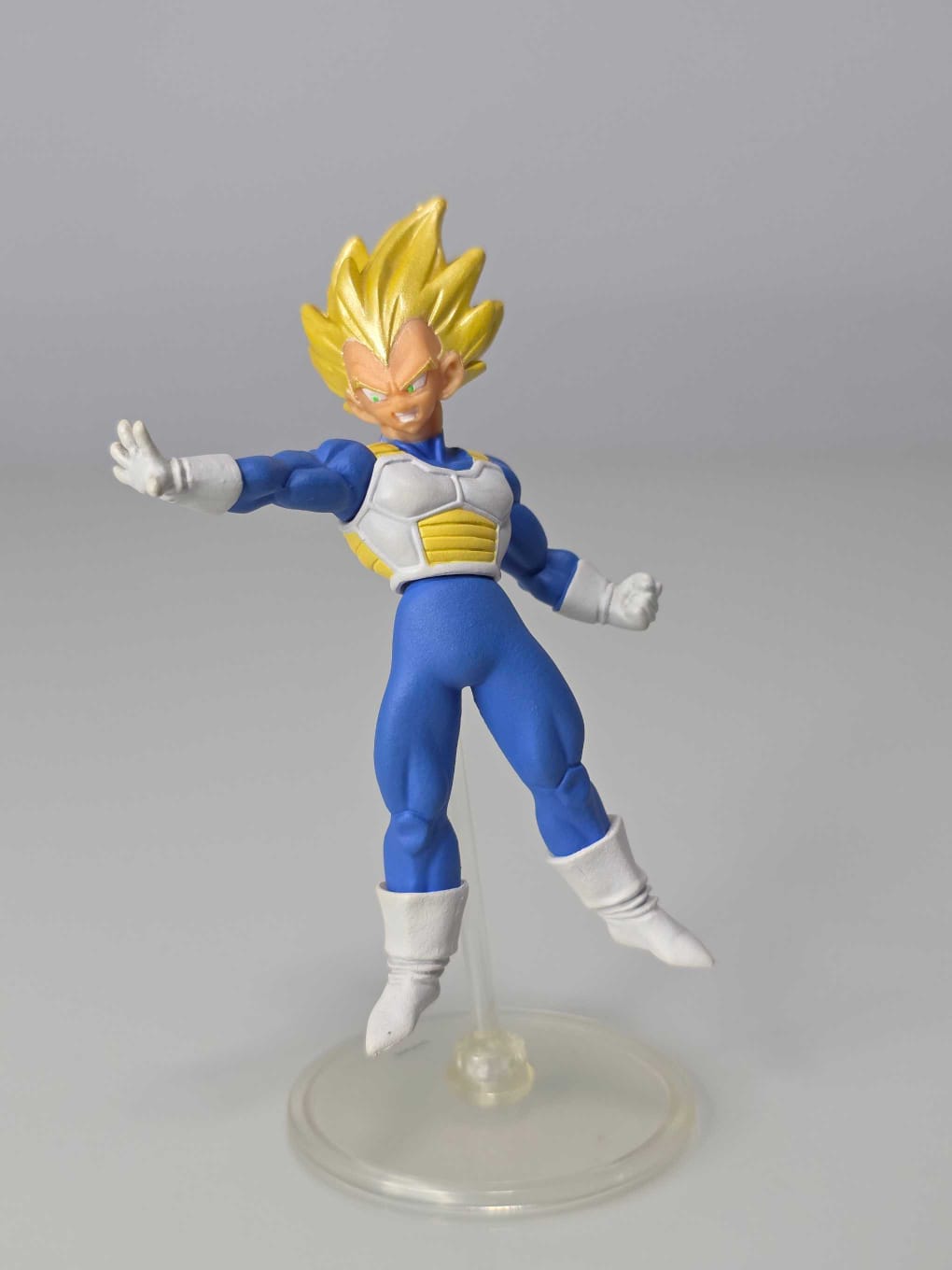 Vegeta Super Saiyajin (Brazo Estirado)