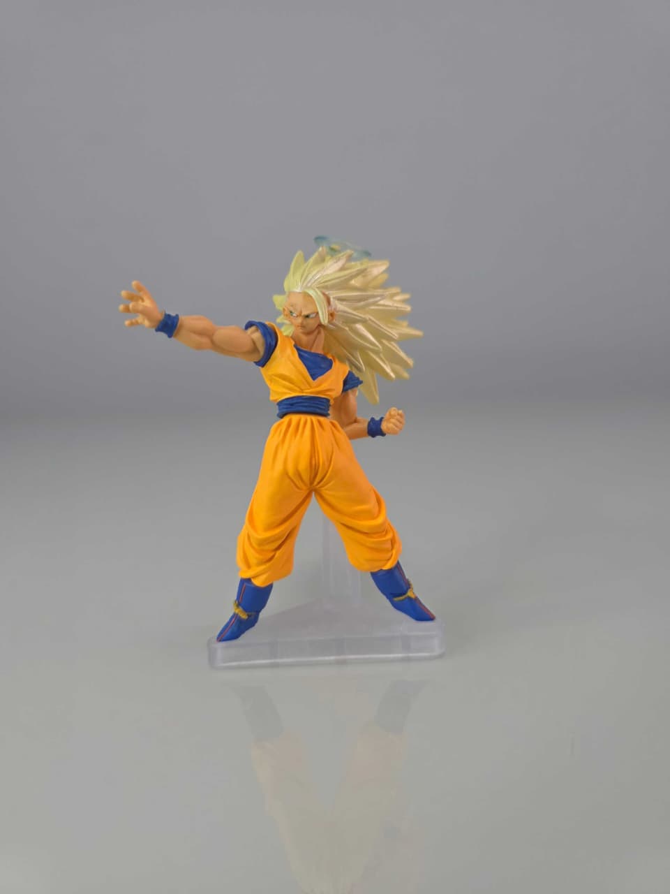 Goku Super Saiyan 3 (brazo estirado)