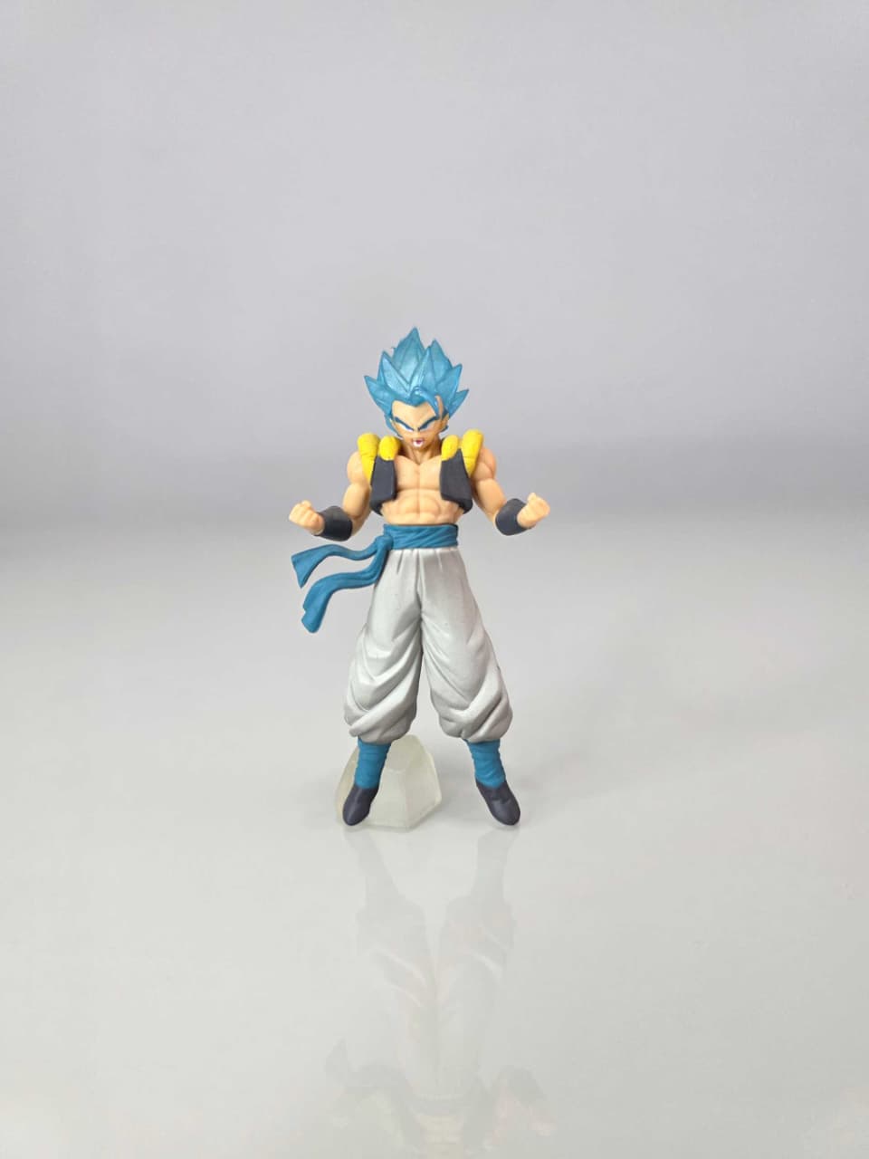 Gogeta Super Saiyan Blue (Acumulando Ki)