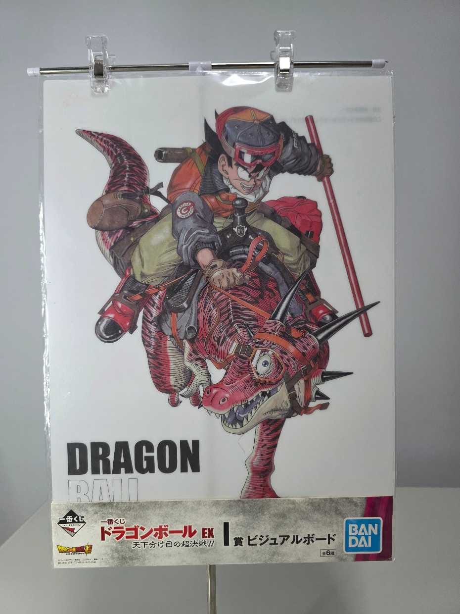 Gokú montando un dinosaurio rojo (Póster)