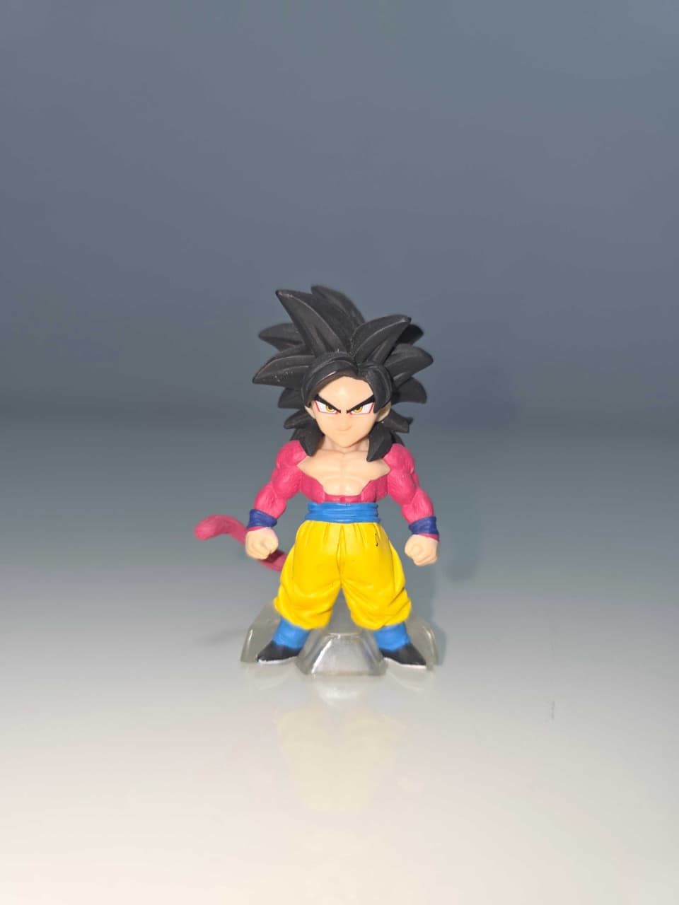 Goku Super Saiyajin 4
