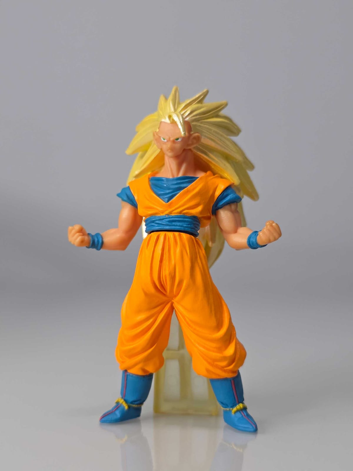 Goku Super Saiyajin 3 (Cargando Ki)